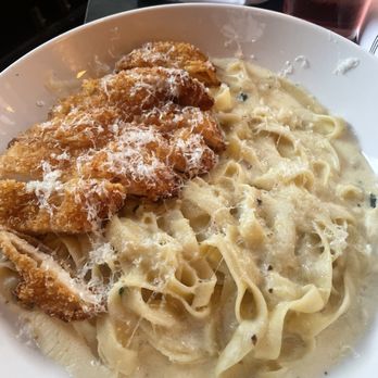 Olives and Oil - Fettuccine Alfredo w crispy chx - Bars Near Me - New Haven, Connecticut
