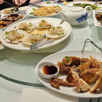 BK Seafood Market - Garlic chicken and scallops with garlic vermicelli - Cantonese Near Me - Brooklyn, New York