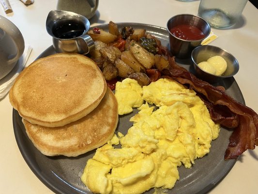 Trade Restaurant & Lounge by null