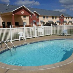 Americas Best Value Inn & Suites Nevada - OutdoorSwimmingPool