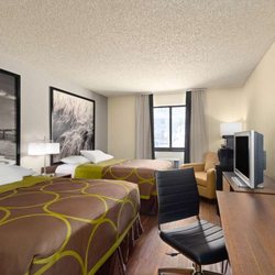Super 8 by Wyndham Dodge City - Guest room