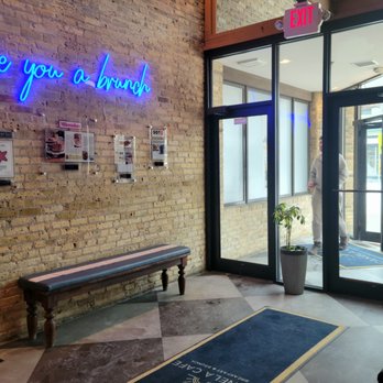Canela Cafe - Lobby moment - Breakfast & Brunch Near Me - Milwaukee, Wisconsin