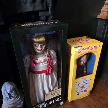 Count Orlok's Nightmare Gallery - Annabelle and Chucky dolls - Museums Near Me - Salem, Massachusetts