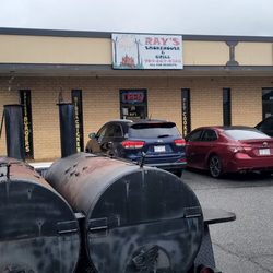 Ray's Country Smokehouse & Grill - Smoker outside the restaurant