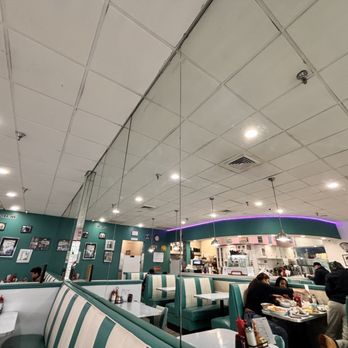 Van Dorn Diner - The mirror were clean enough for me! 4.1/5 - Diners Near Me - Alexandria, Virginia Van Dorn Diner - The mirror were clean enough for me! 4.1/5 - Diners Near Me - Alexandria, Virginia