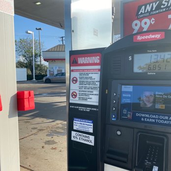 Speedway - a gas station with a gas pump in the foreground - Gas Stations Near Me - Oakland Park, Florida Speedway - a gas station with a gas pump in the foreground - Gas Stations Near Me - Oakland Park, Florida