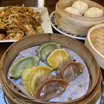 Trendy Dumpling - 3 Color Mix Dumpling Chicken Lo Mein Bao (Pork) - Noodles Near Me - Houston, Texas