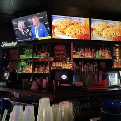 The Wheelhouse Sports Pub - Bar