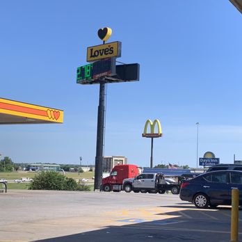 Love's Travel Stop - Sign in the parking lot - Gas Stations Near Me - Oklahoma City, Oklahoma