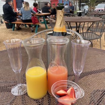 Tony's Siesta - Mimosa set up - Sports Bars Near Me - San Antonio, Texas Tony's Siesta - Mimosa set up - Sports Bars Near Me - San Antonio, Texas