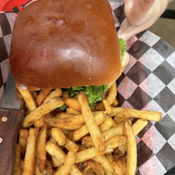 107 - Old fashioned cheeseburger with side of fries - Tacos Near Me - Paris, Texas 107 - Old fashioned cheeseburger with side of fries - Tacos Near Me - Paris, Texas