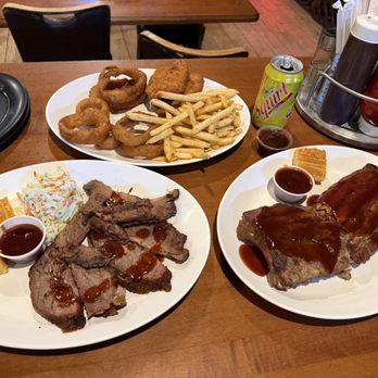 Gaslamp BBQ - Nom nom - Sports Bars Near Me - San Diego, California