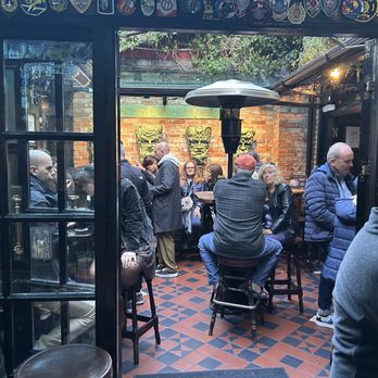 The Temple Bar - Pubs Near Me - Dublin, D