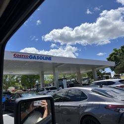Costco Gasoline - Long lines