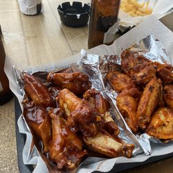 Kahuna's Bar And Grill - Tim Harper and bbq wings