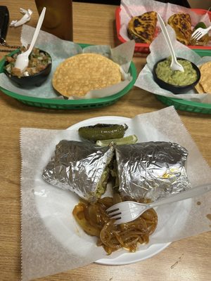 Tacos Y Mariscos El Amigo by null