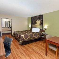 Super 8 by Wyndham Kingsport - guest room
