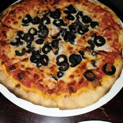 Sando's Pizzeria - Small pizza with cheese and olives