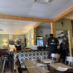 Pazzo Pastaria - Another interior pic of bar and cashier area.