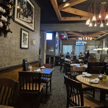Bill Gianino's Restaurant - Dining area - Italian Near Me - Saint Louis, Missouri