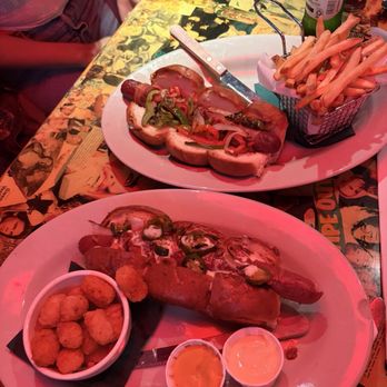 Barney's Beanery - LA Dog & Ballpark Dog - Breakfast & Brunch Near Me - Santa Monica, California