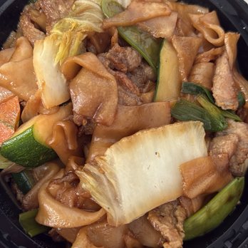 Hunan Cafe - Beef Chow Fun - Cafes Near Me - Fairfax, Virginia