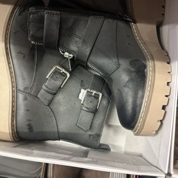 DSW Designer Shoe Warehouse - Dusty everywhere - Shoe Stores Near Me - Brentwood, California DSW Designer Shoe Warehouse - Dusty everywhere - Shoe Stores Near Me - Brentwood, California