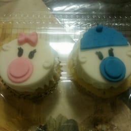 Gender reveal cupcakes
