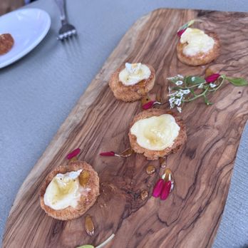 Toast Catering - CAMEMBERT & TRUFFLE HONEY
Seasonal Fruit, Brioche Crostini, Truffle Honey - Caterers Near Me - San Diego, California Toast Catering - CAMEMBERT & TRUFFLE HONEY
Seasonal Fruit, Brioche Crostini, Truffle Honey - Caterers Near Me - San Diego, California