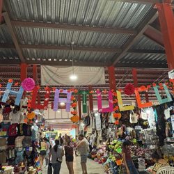 Mercado 3 de Mayo - As you enter the building inside