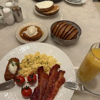 La Fontaine - La Fontaine American Breakfast - Breakfast & Brunch Near Me - Las Vegas, Nevada La Fontaine - La Fontaine American Breakfast - Breakfast & Brunch Near Me - Las Vegas, Nevada