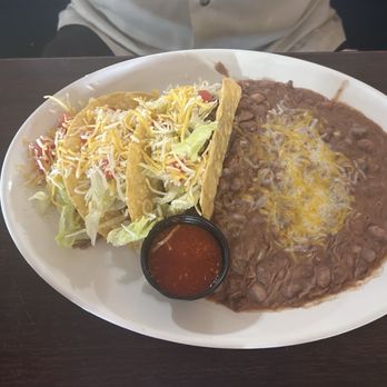 La Carreta Restaurant - Shredded Beef taco lunch - Mexican Near Me - Gallup, New Mexico