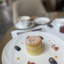 The St. Regis Hong Kong - Japanese soufflé pancakes