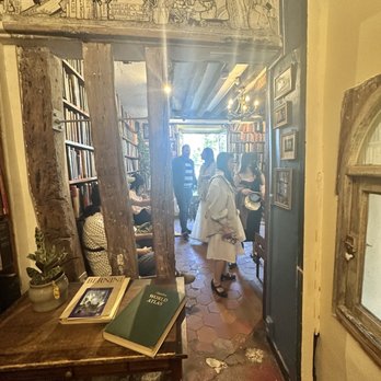 Shakespeare and Company - Inside - Bookstores Near Me - Paris, 75 Shakespeare and Company - Inside - Bookstores Near Me - Paris, 75