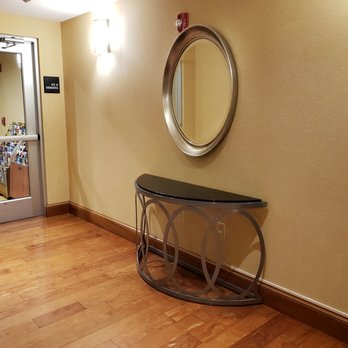 Hampton Inn Hampton-Newport News - Elevator view - Hotels Near Me - Hampton, Virginia Hampton Inn Hampton-Newport News - Elevator view - Hotels Near Me - Hampton, Virginia