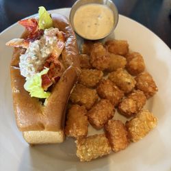 Dana West Yacht Club - Lobster roll with tater tots