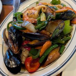 Pad ka pow w/mixed seafood Pad ka pow w/mixed seafood