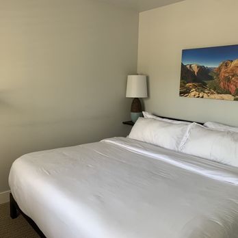East Zion Resort - Clean bedroom - Resorts Near Me - Orderville, Utah