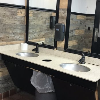 Logan's Roadhouse - Clear bathrooms - American Near Me - Tuscaloosa, Alabama