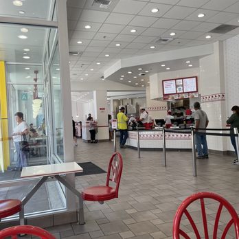 In-N-Out Burger - Nice long floor plan which gets busy during the lunch and dinner rush. - Burgers Near Me - Glendale, California In-N-Out Burger - Nice long floor plan which gets busy during the lunch and dinner rush. - Burgers Near Me - Glendale, California