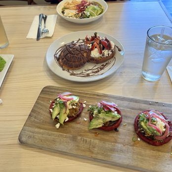 La Parroquia Brunch and Grill - Sopes de Cochinita Pibil and Chilaquiles - Desserts Near Me - Laredo, Texas La Parroquia Brunch and Grill - Sopes de Cochinita Pibil and Chilaquiles - Desserts Near Me - Laredo, Texas