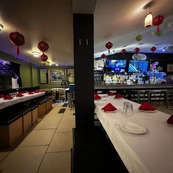 Lan's Chicago - Interior dining room and bar - Seafood Near Me - Chicago, Illinois Lan's Chicago - Interior dining room and bar - Seafood Near Me - Chicago, Illinois