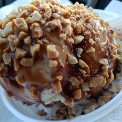 Scoopendorf's Ice Cream - Scoop banana peanut butter ice cream with hot fudge and chopped peanuts