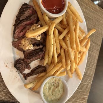 Double Barrel Steak - Steak frites. Very tasty - Steakhouses Near Me - Richmond, Rhode Island