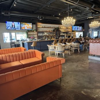 Station 16 - Cocktail Bars Near Me - Elk Grove, California