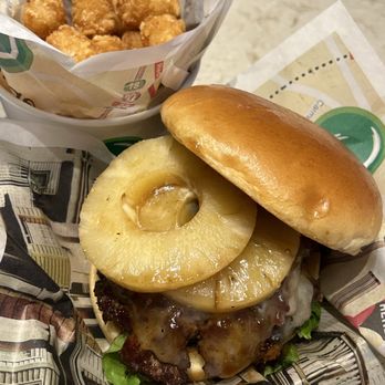Wahlburgers - Amazing burger! - American Near Me - Cabazon, California