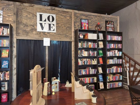 Round Table Bookstore by null
