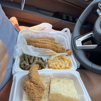 Williby's Catfish - What the food looked like: 4 pieces catfish, green beans and macaroni & cheese and French bread. - Seafood Markets Near Me - New Orleans, Louisiana