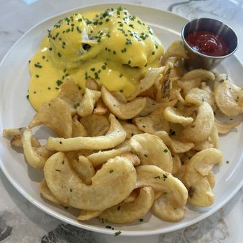 Middle Child - Surf and turf Benny - Breakfast & Brunch Near Me - Las Vegas, Nevada Middle Child - Surf and turf Benny - Breakfast & Brunch Near Me - Las Vegas, Nevada
