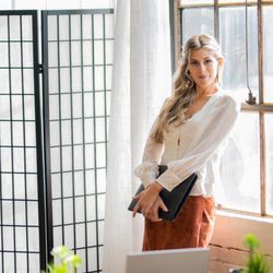 Bathurst Family Therapy - Dr. Bathurst is a multi-global award winner in 2022, 2023 and 2024 for her visionary and leadership presence in the fields of Sex & Relation